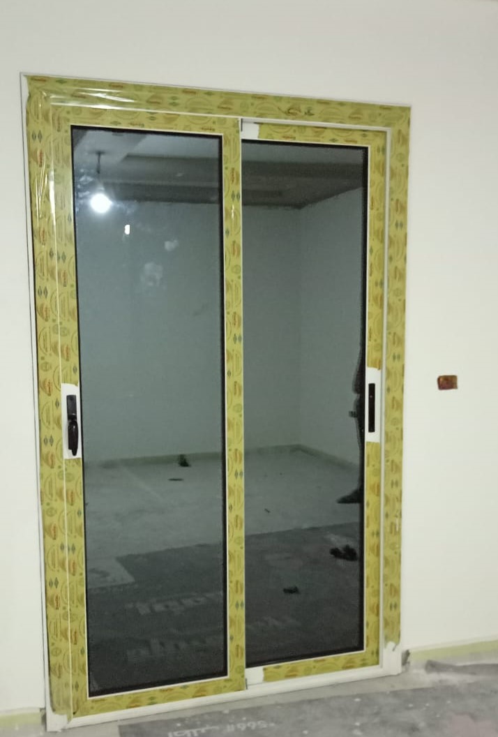 باب زجاجي